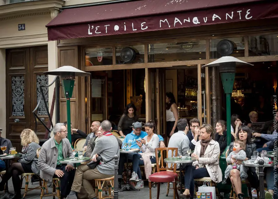 תמונה של בית קפה בפריז, צרפת | ראיתי עיר עוטפת אור - חופשה בפריז | בלוג הצילום של עפר קידר תמונה של בית קפה בפריז, צרפת | ראיתי עיר עוטפת אור - חופשה בפריז | בלוג הצילום של עפר קידר