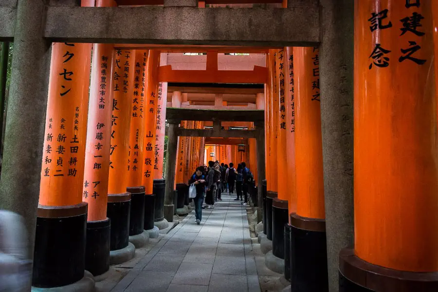 טיול לקיוטו, יפן | פושימי אינארי טאישה | Fushimi Inari-taisha | המצלמה מוסיפה חמישה קילו | בלוג הצילום של עופר קידר טיול לקיוטו, יפן | פושימי אינארי טאישה | Fushimi Inari-taisha | המצלמה מוסיפה חמישה קילו | בלוג הצילום של עופר קידר