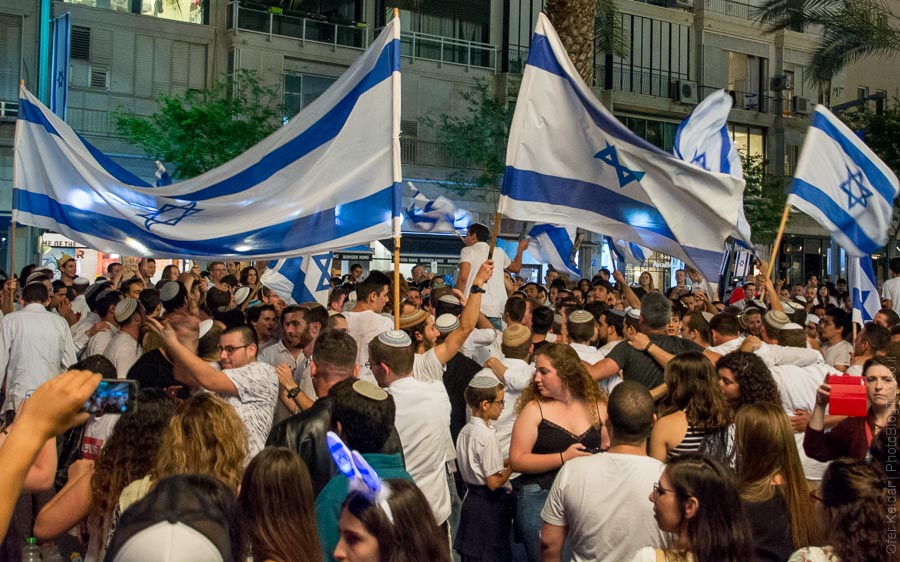 יום העצמאות בתל אביב | המצלמה מוסיפה חמישה קילו | עפר קידר