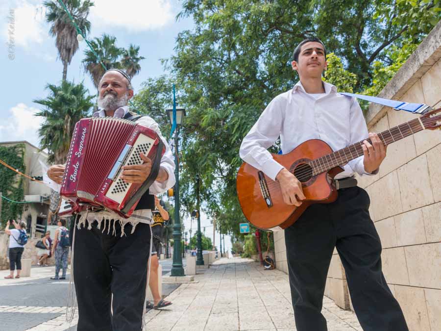 נגנים במדרחוב | זכרון יעקב | טיול לזכרון יעקב עם צהלה ברוש | המצלמה מוסיפה חמישה קילו | עפר קידר