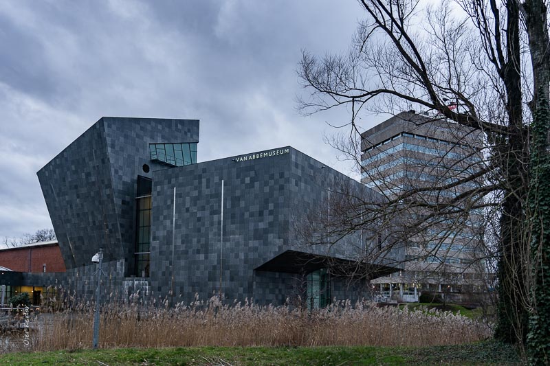 המבנה המרשים של מוזיאון Van Abbemuseum, איינדהובן