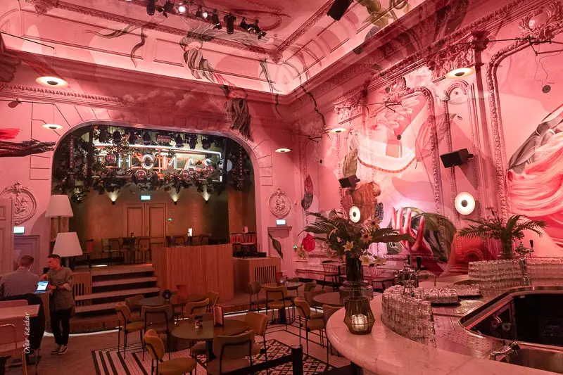 בר הקוקטיילים Thomas, איינדהובן, הולנד בר הקוקטיילים Thomas, איינדהובן, הולנד